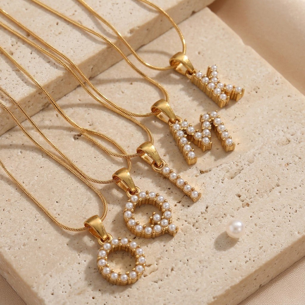 Collar Letra Perlas - Lovia